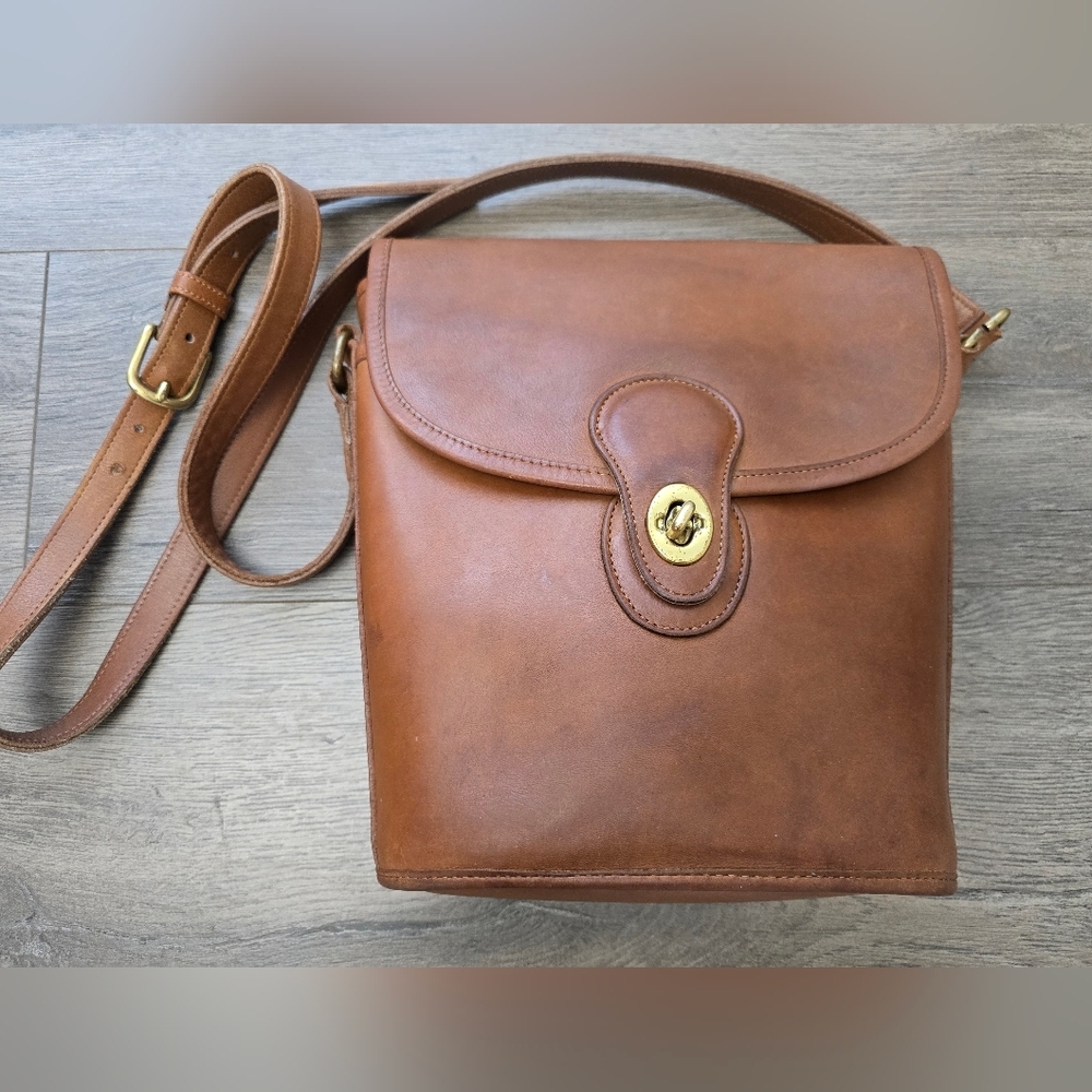 Vintage Coach Shoulder Bag British Tan Leather Classic Fisherman Grandpa - Picture 2 of 11